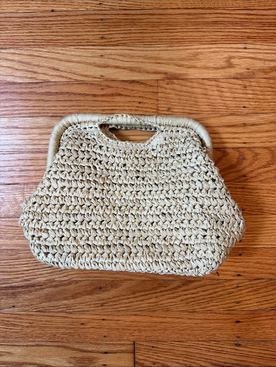 Abercrombie & Fitch Handbags - Abercrombie Woven Straw Clutch in Natural